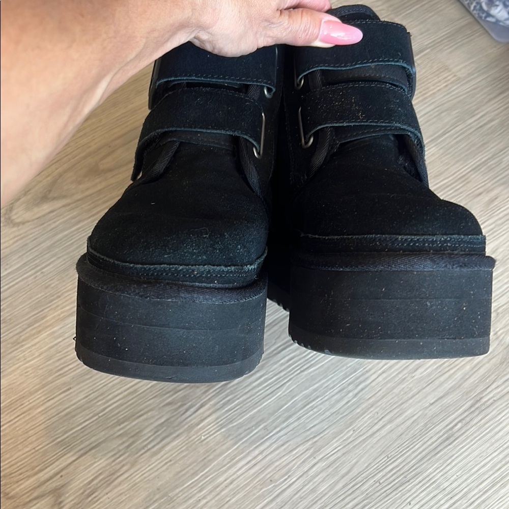 UGG women’s Black Platform Boots Velcro size 8 - Picture 3 of 5